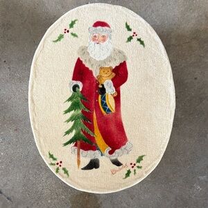 Bandboxes with 5 santa figurines